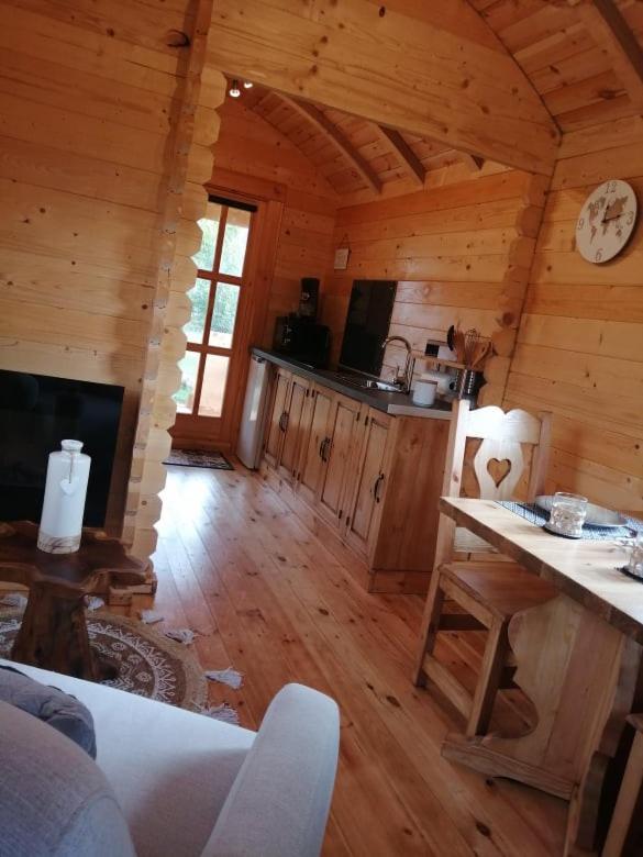 Le Studio Du Pressoir Gisay Экстерьер фото