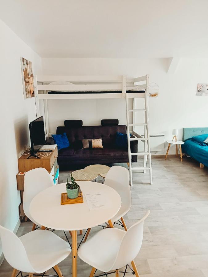 Le Studio Du Pressoir Gisay Экстерьер фото
