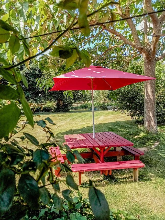 Le Studio Du Pressoir Gisay Экстерьер фото